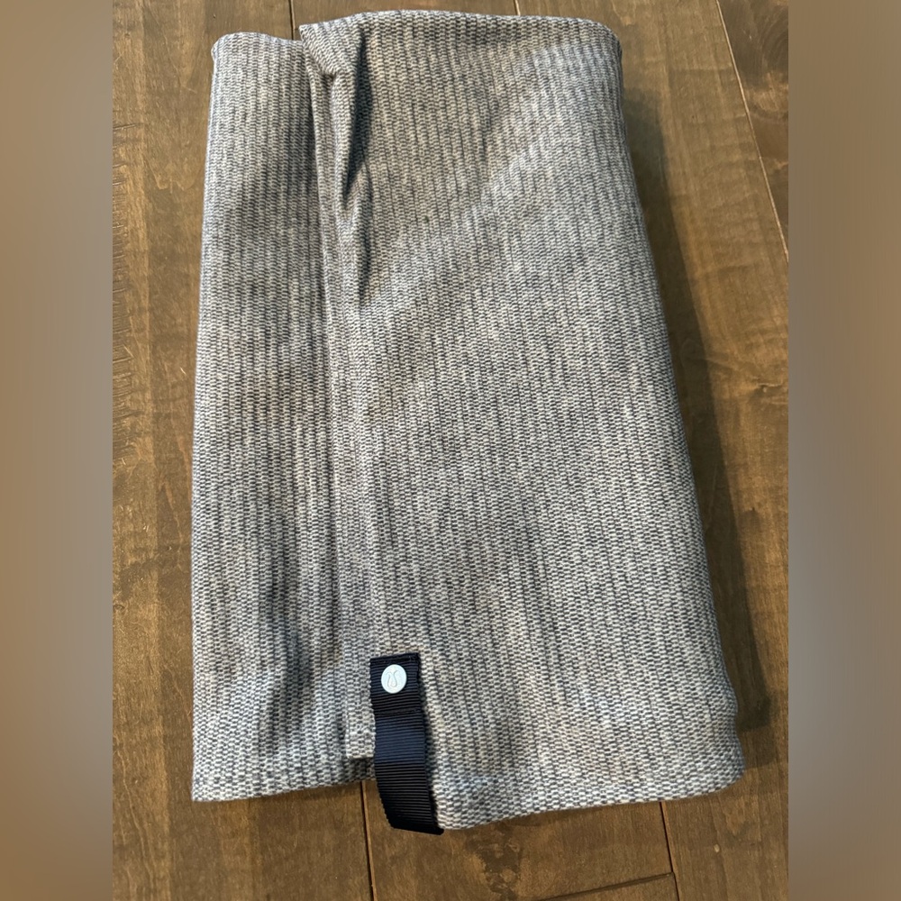 Lululemon Wrap scarf with snaps